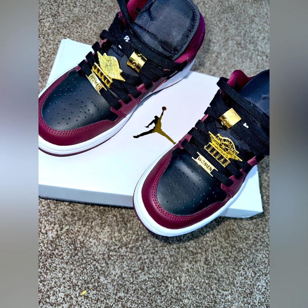 Air Jordan 1 low se Women”dark beetroot”
